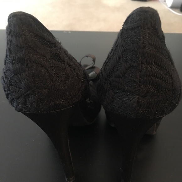 Chinese laundry black lace bow peep toe shoes US 6 - Picture 2 of 4